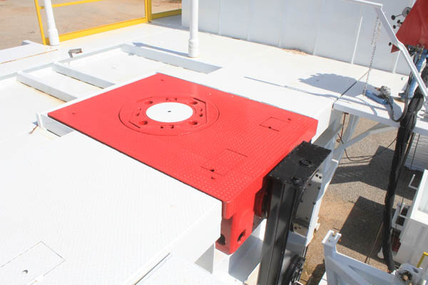 Oil well drilling kelly bar rotary table